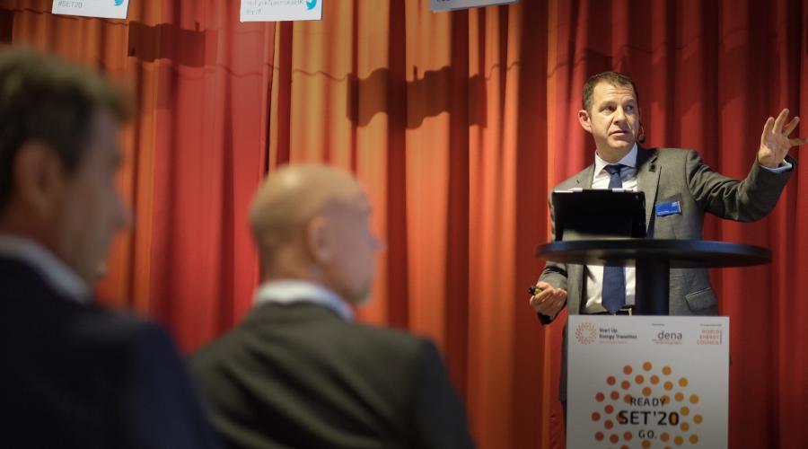 copyright by dena Jonathan Oxley, World Energy Councilpresenterade det globala perspektivet på energiomställningen