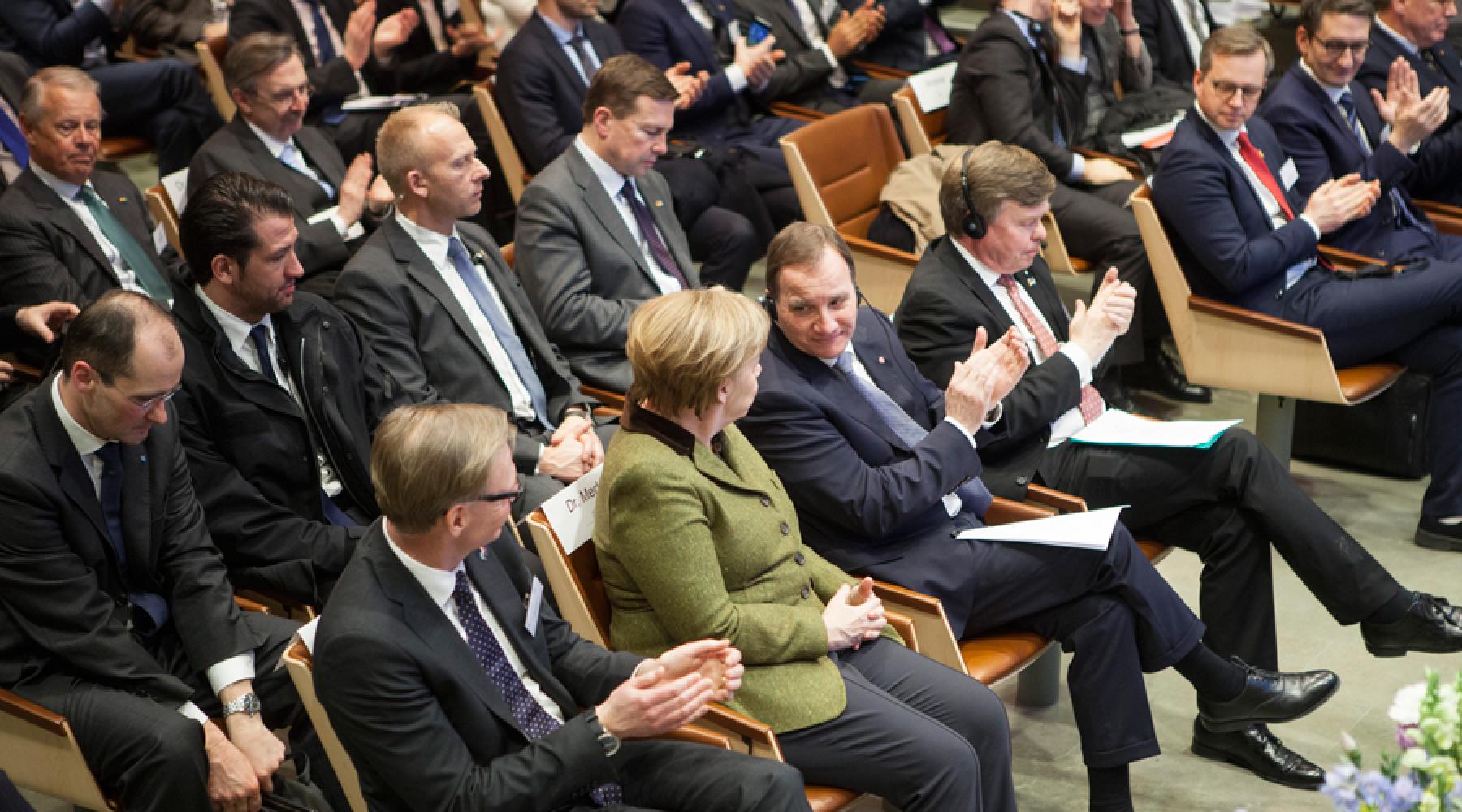 Bundeskanzlerin Angela Merkel und Schwedens Ministerpräsident Stefan Löfven im Gespräch beim German Swedish Tech Forum