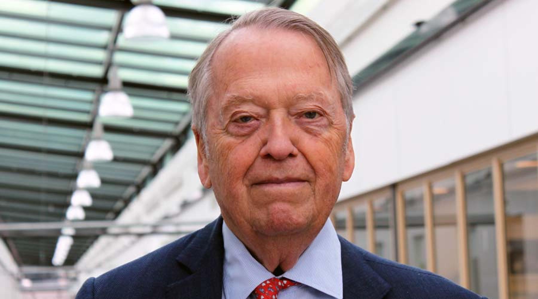 Dr. Arend Oetker