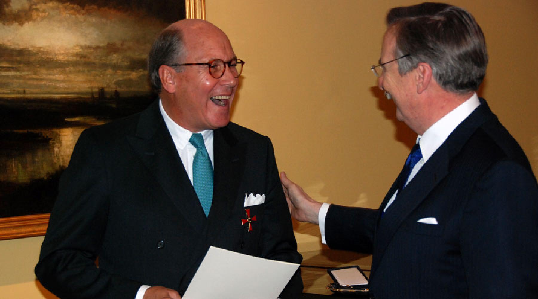 Hans-Theodor Kutsch bei der Auszeichnung durch Deutschlands Botschafter Dr. Hans-Jürgen Heimsoeth