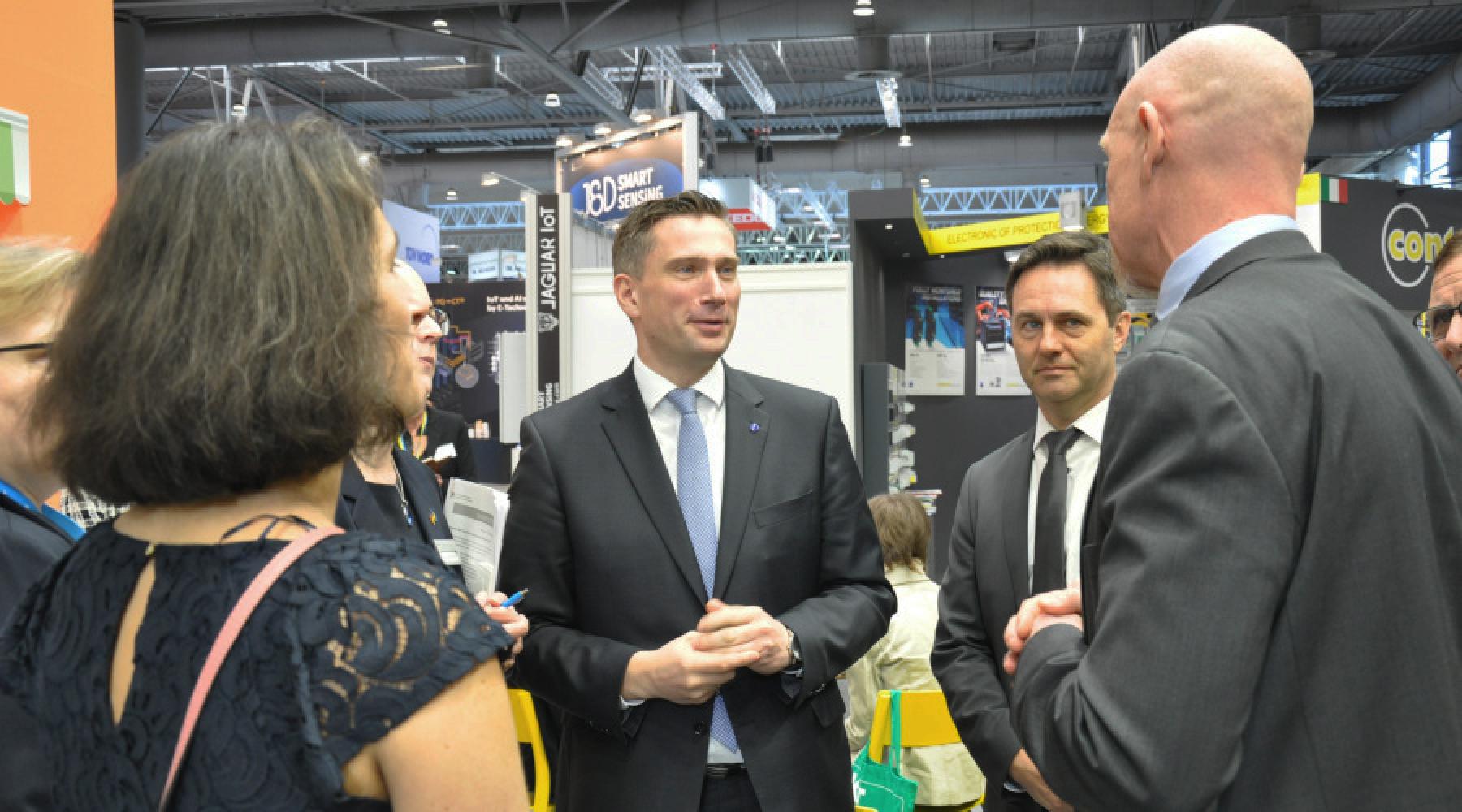 Sachsens Wirtschaftsminister Martin Dulig besucht den Swedish Energy Pavilion auf der Hannover Messe 2019.