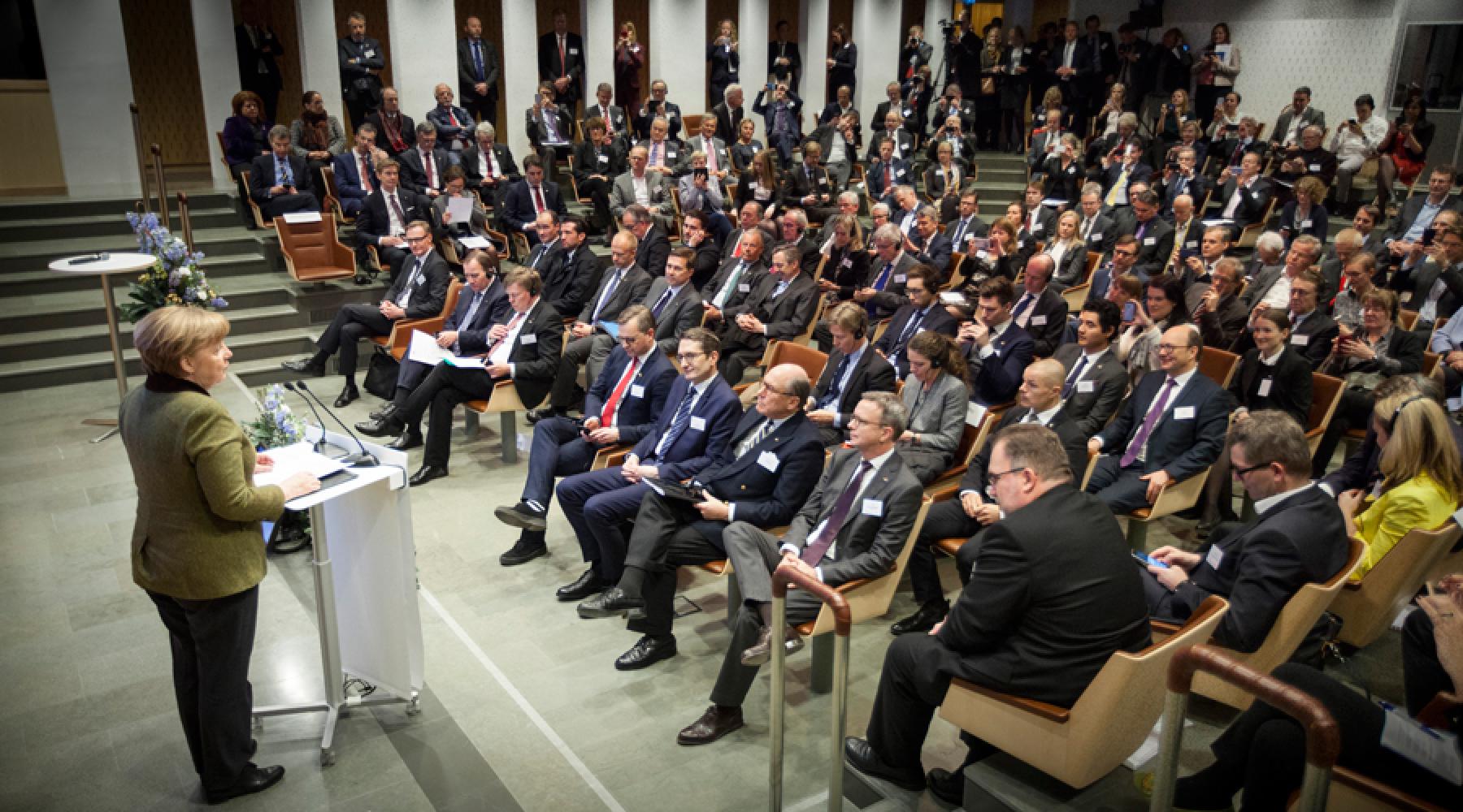 Bundeskanzlerin Angela Merkel spricht im voll besetzten Wallenbergsaal beim German Swedish Tech Forum