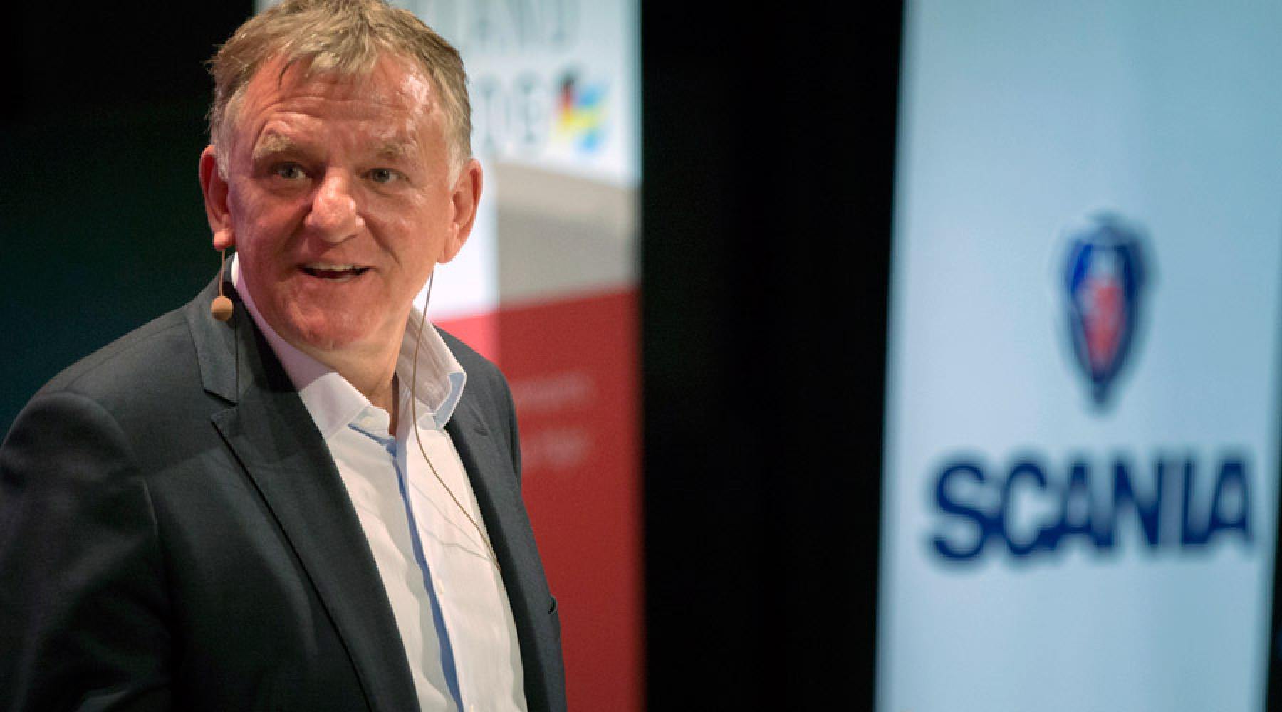Andreas Renschler auf dem Podium bei Deutschland im Dialog