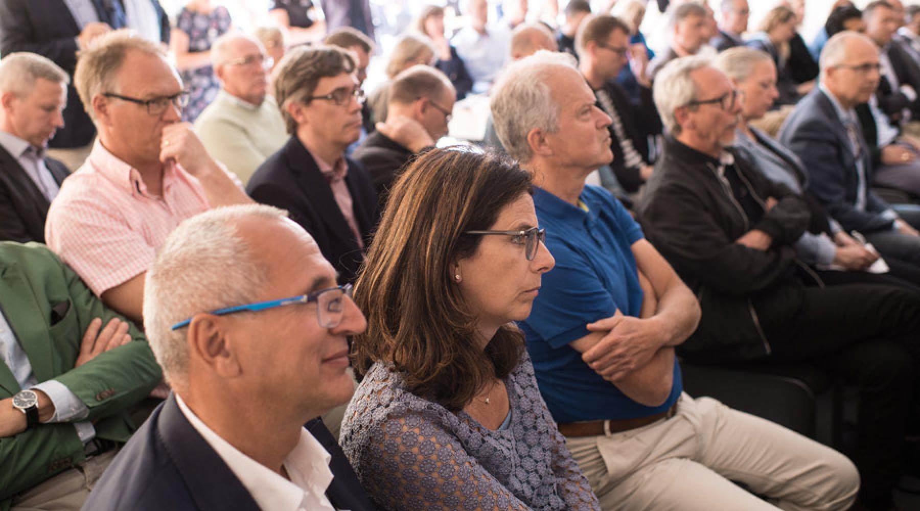 Publikum während des Seminars zur Bundestagswahl in Visby