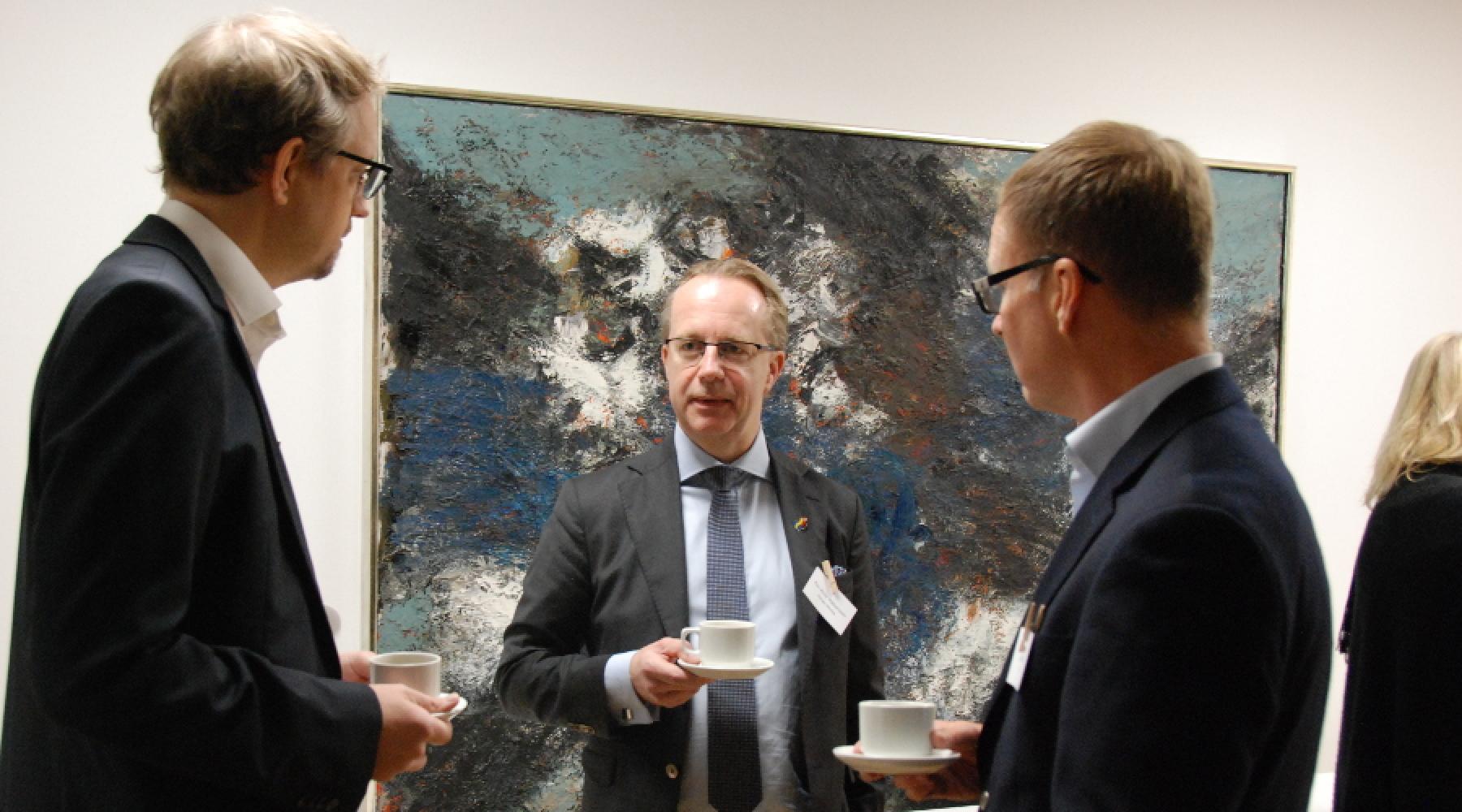 Minglande gäster på Tysk-Svenska Handelskammarens ledarskapsseminarium i Malmö