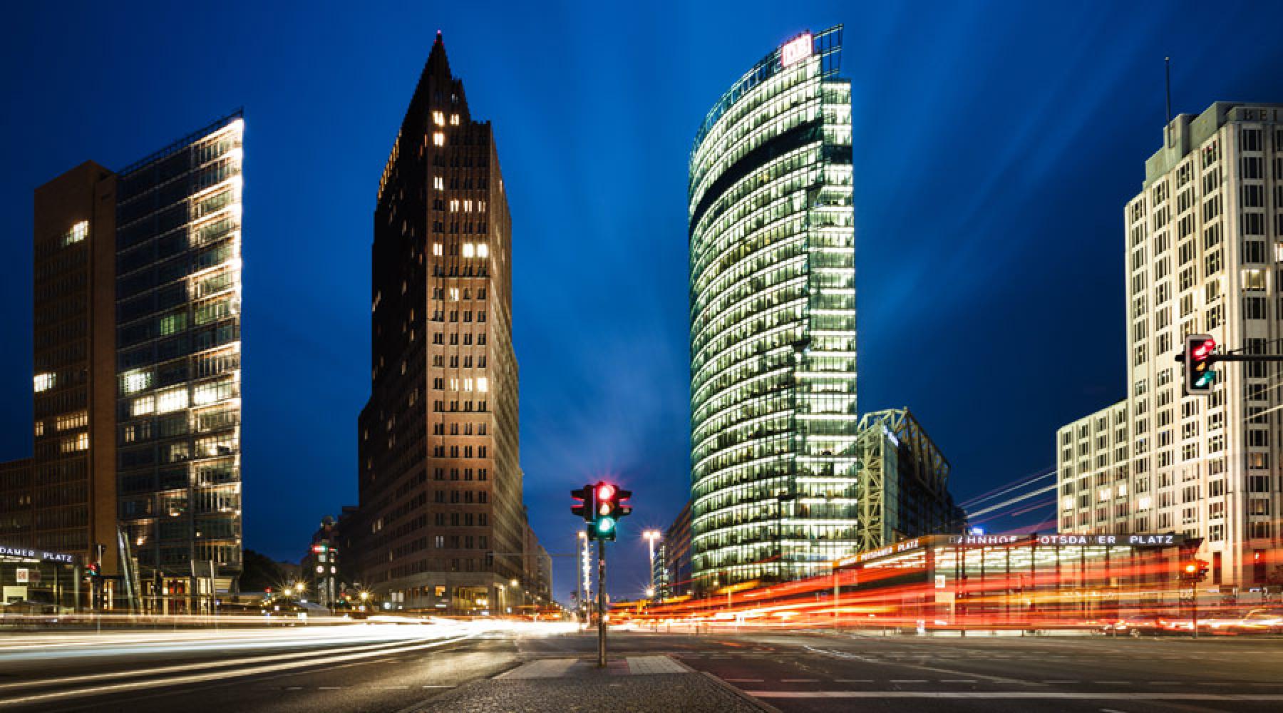 Potsdamer Platz i Berlin på kvällen