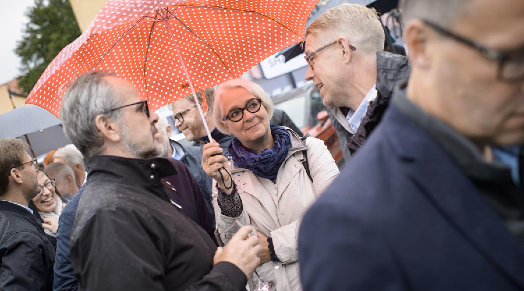 Gäster i samtal på Tysk-Svenska Handelskammarens mingel i Almedalen 2018