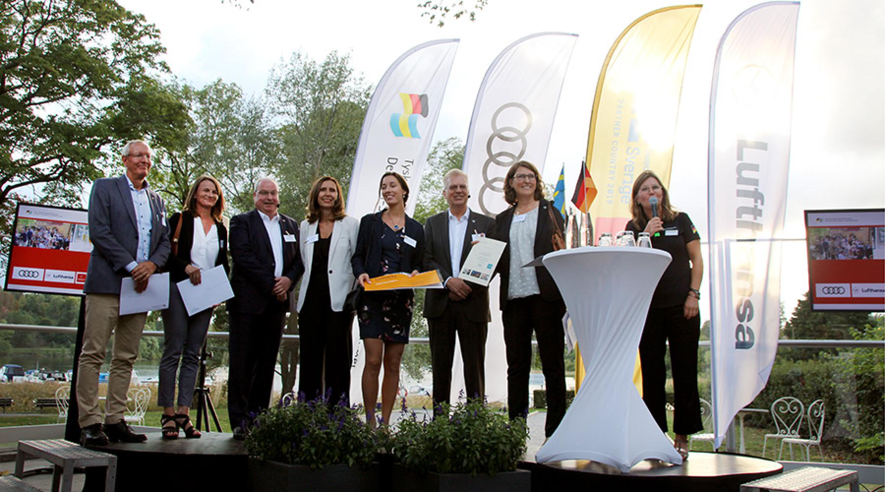 Die Gewinner des Quiz sowie alle Redner auf der Bühne des Business Kick-off der Deutsch-Schwedischen Handelskammer 2018