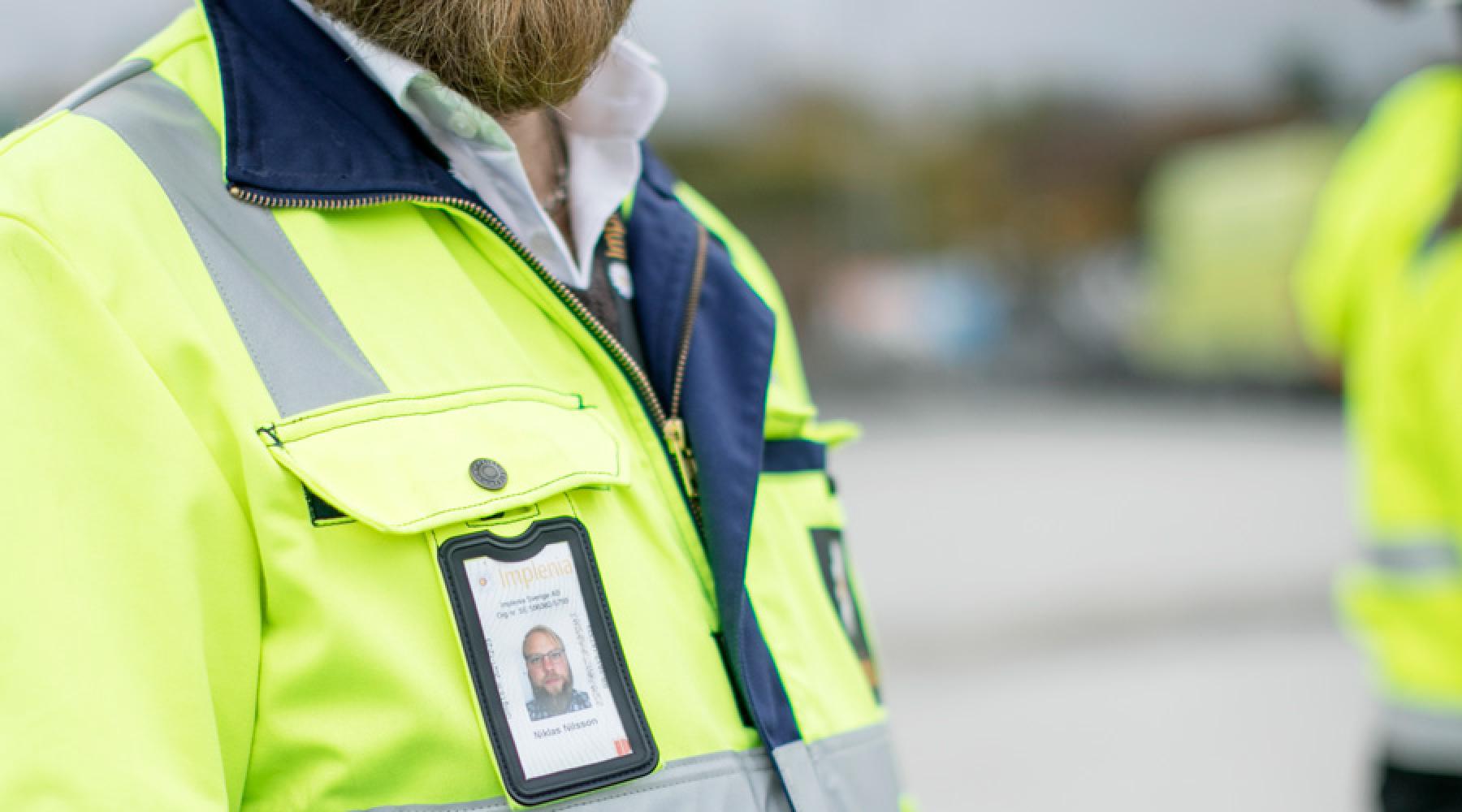 Arbeiter mit ID06 Karte