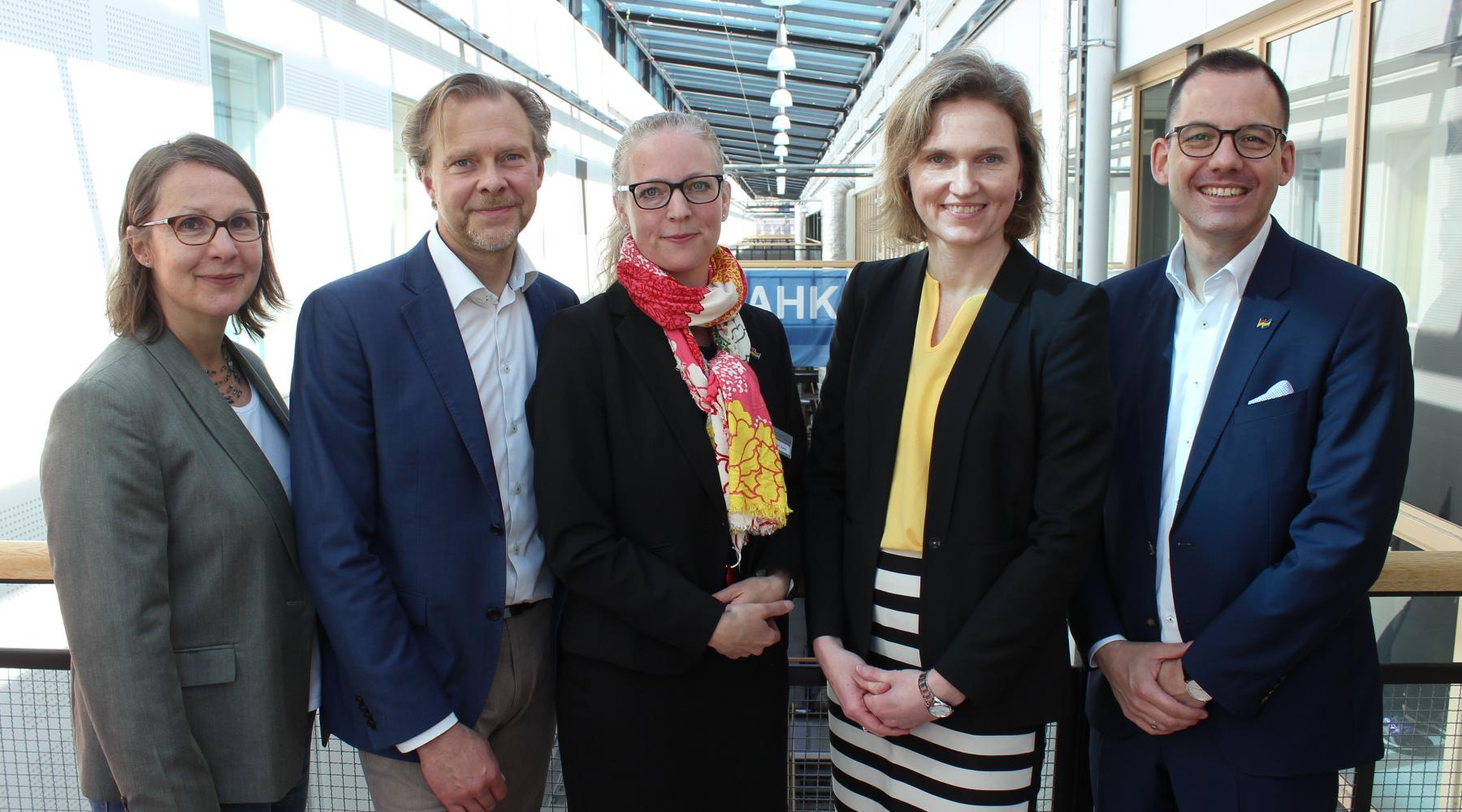 Karin Bock-Häggmark, Peter Berg, Ninni Löwgren, Emma Rönnmark und Dr. Matthias Heiden bei der Deutsch-Schwedischen Handelskammer in Stockholm.