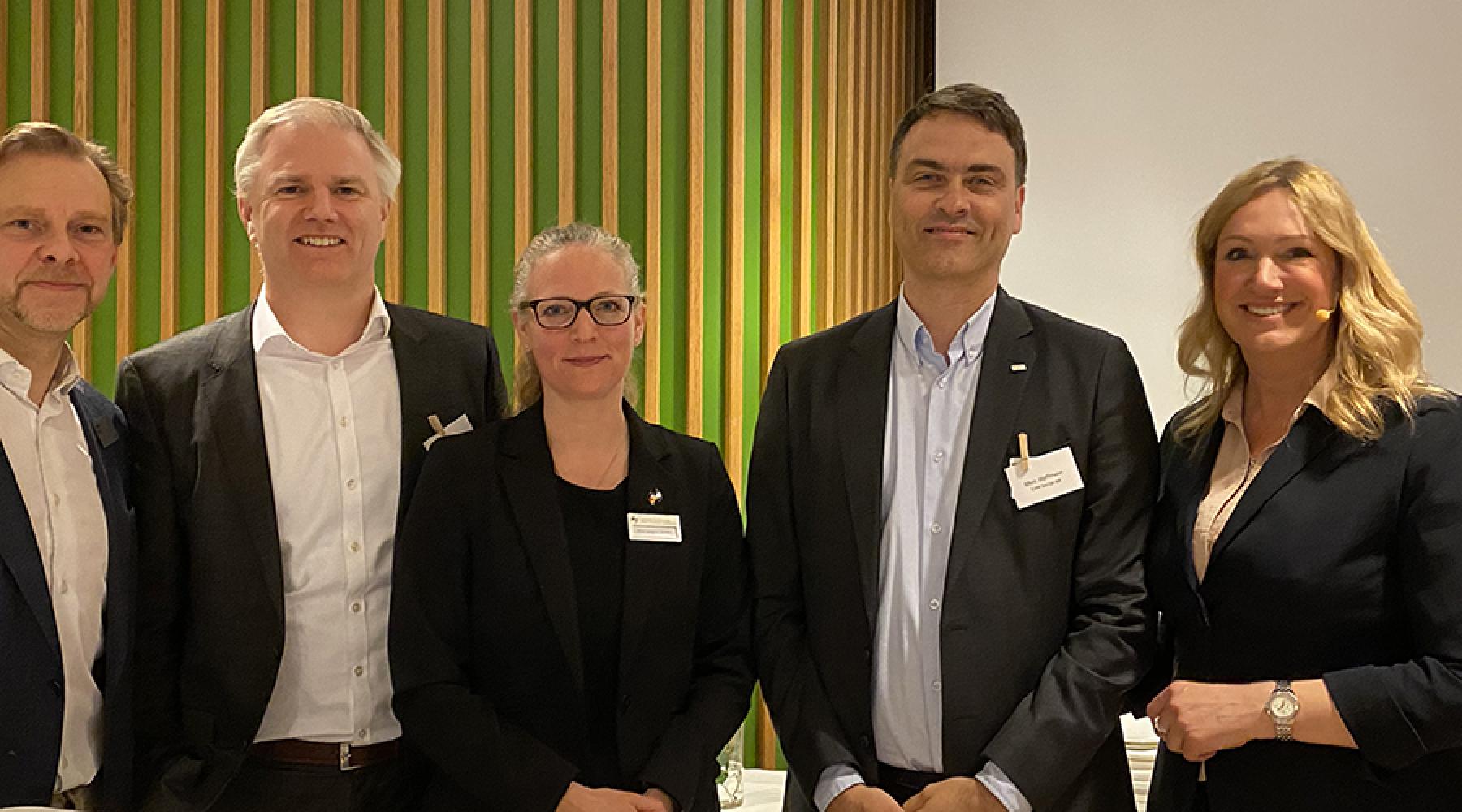 Peter Berg, Björn Hauber, Ninni Löwgren Tischer, Marc Hoffmann och Katja Mitchell pratade om internationellt ledarskap på Tysk-Svenska Handelskammarens event