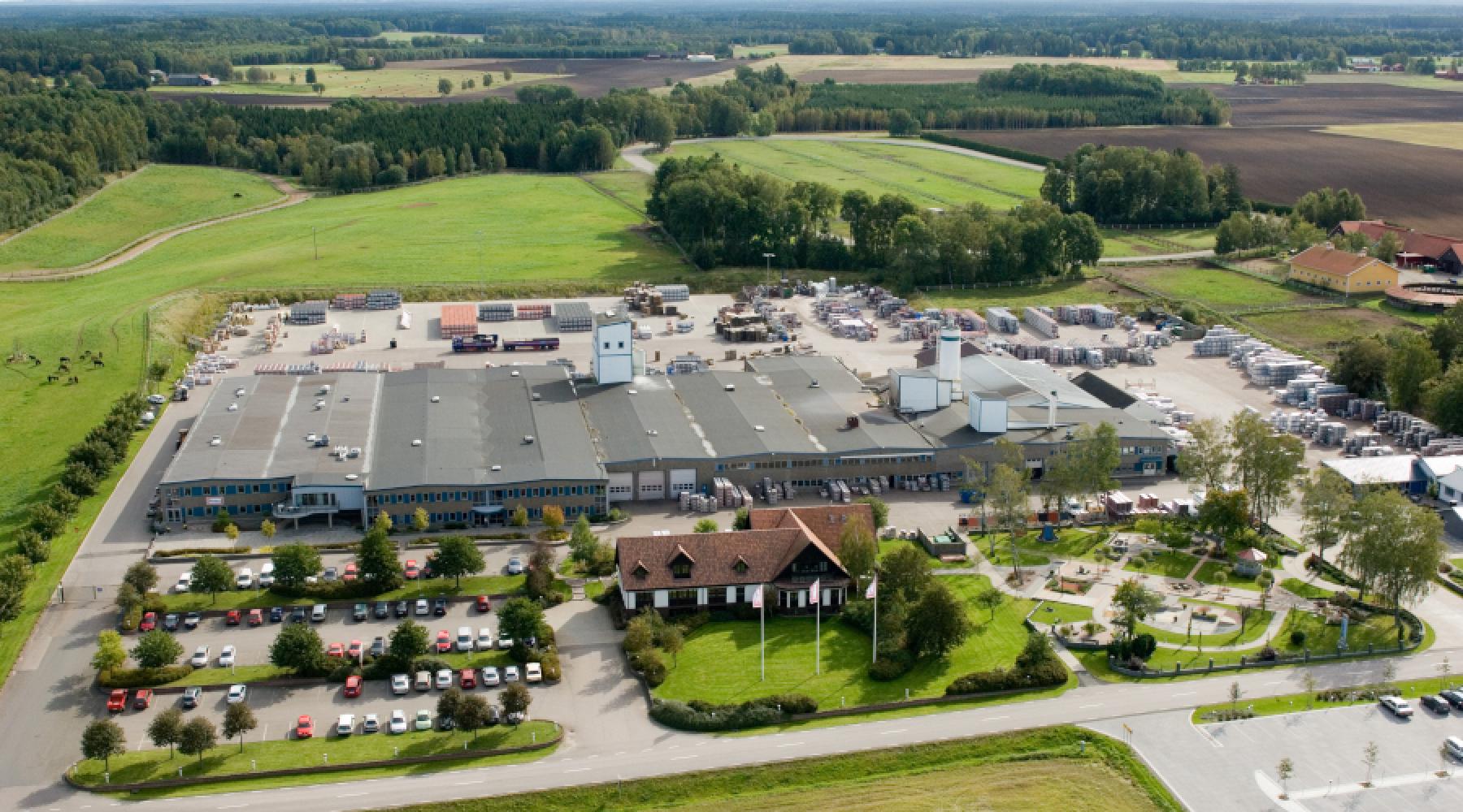 Flygbild av Benders fabrik