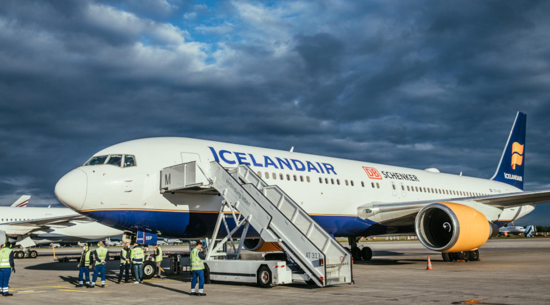 DB Schenker och ett flygplan från Icelandicair