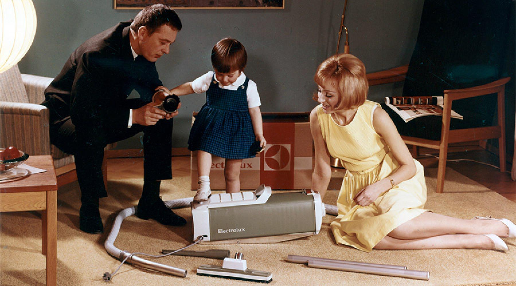 An ad for the Electrolux vacuum cleaner Luxomatic, which premiered in 1964.