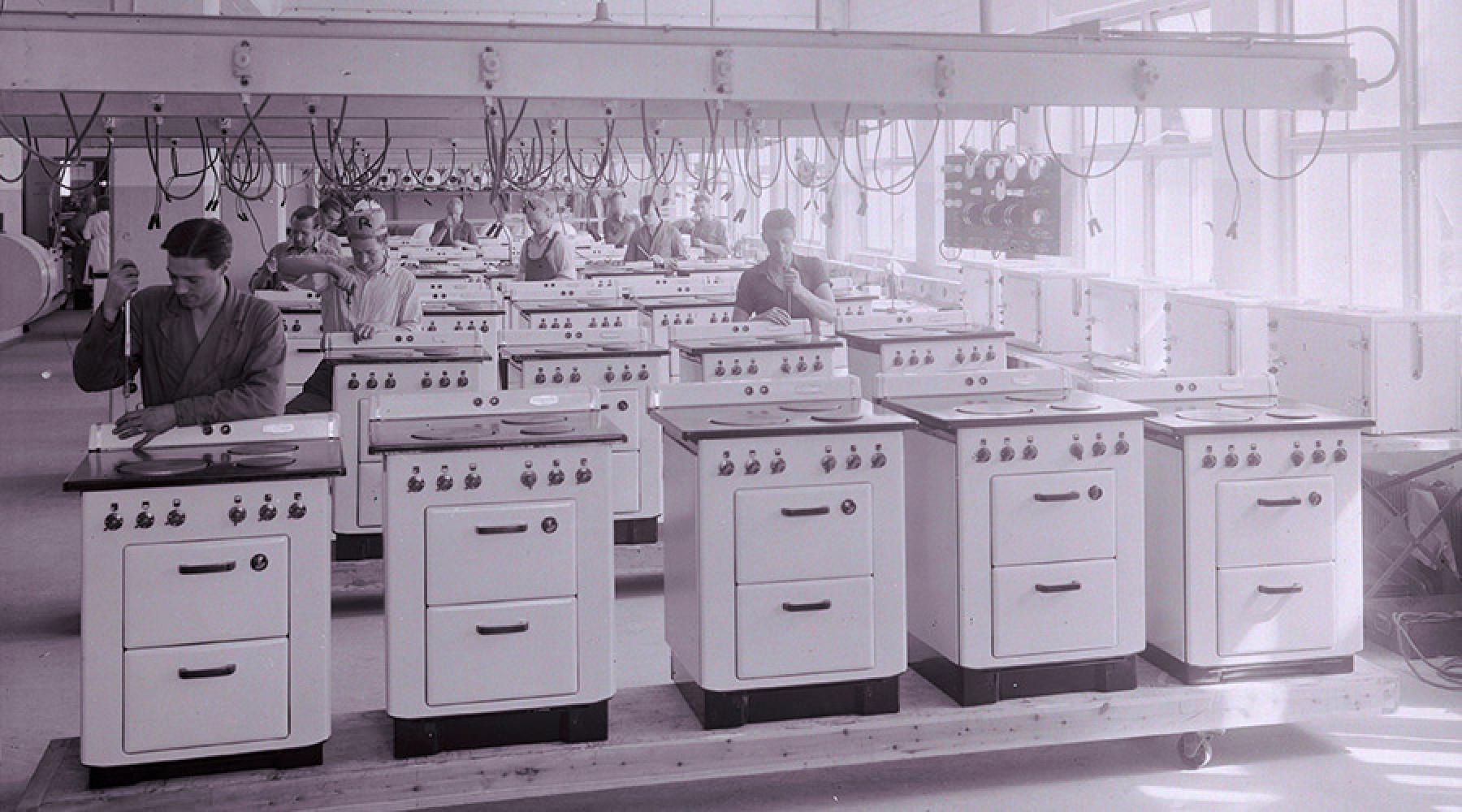 Stove testing at the Elektriska AB Helios factory in Södra Hammarbyhamnen, Stockholm