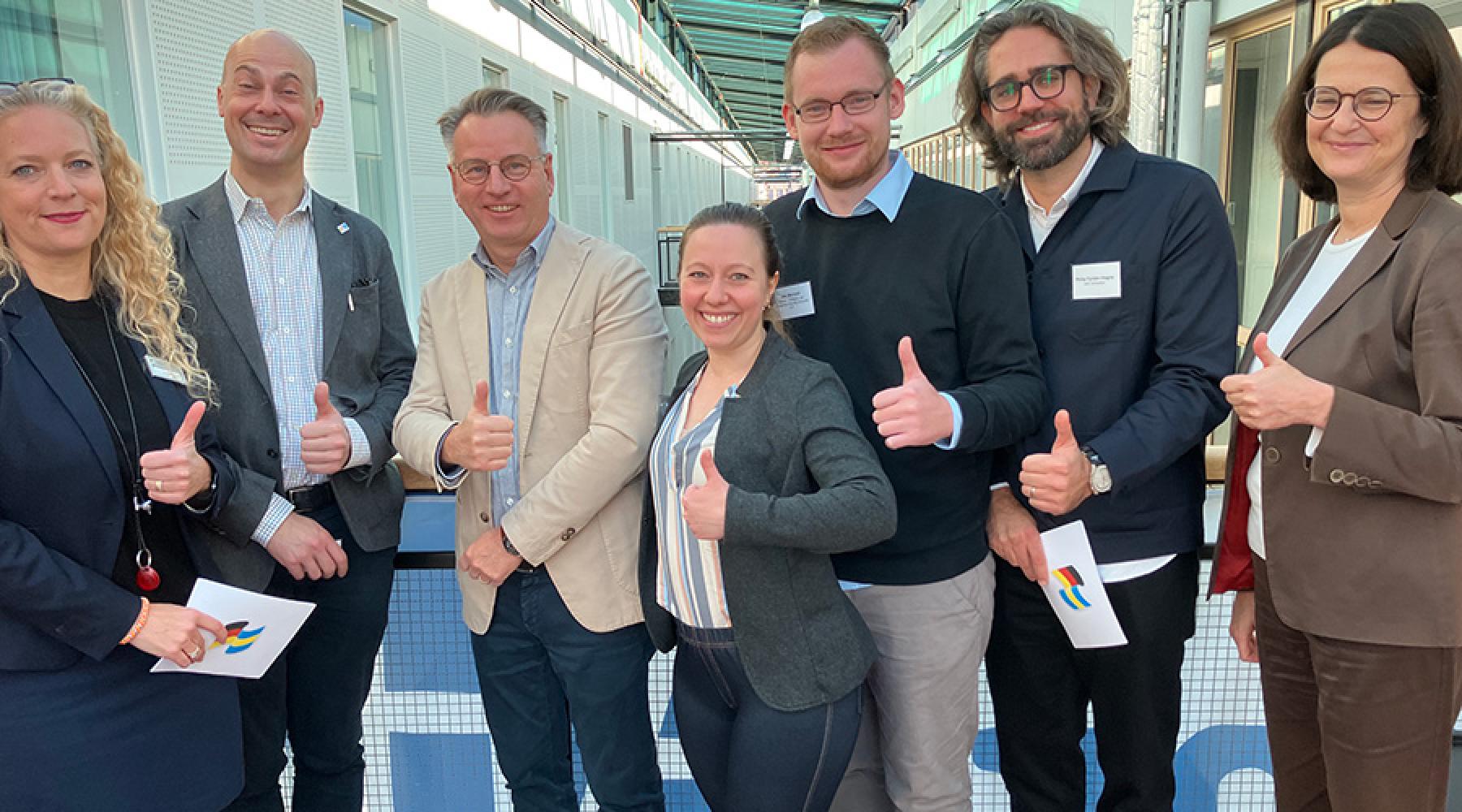 Gruppbild på talarna på nätverksträffen