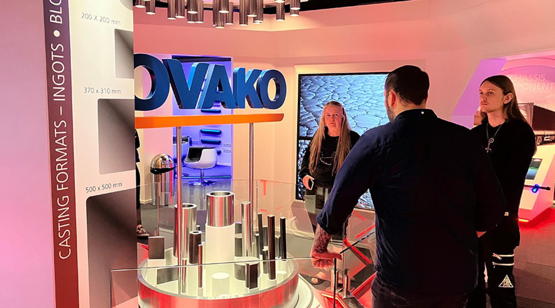 Bild på elever vid studiebesök hos Ovako.