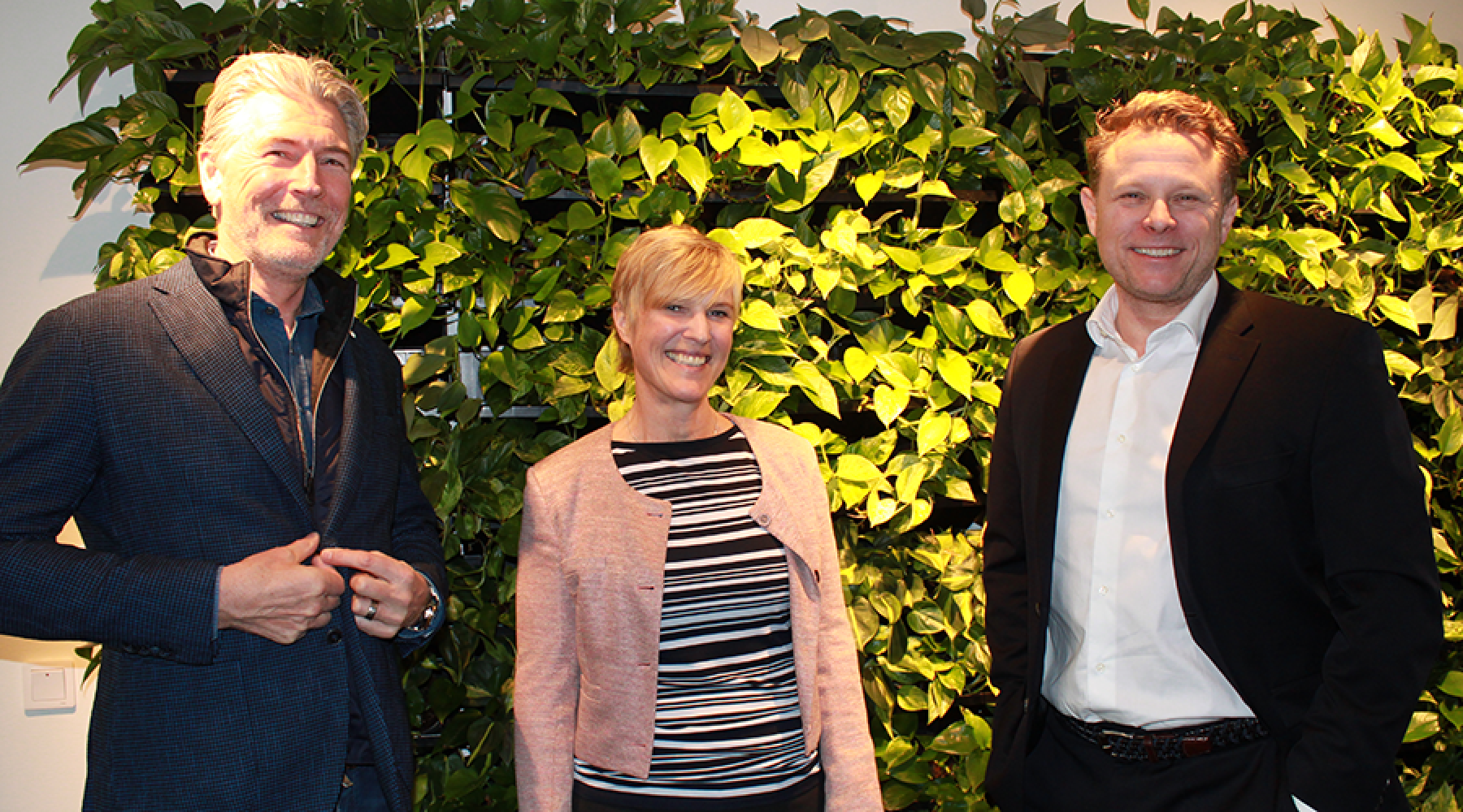 Merck Sverige: Joachim Alexandersson (PA- och kommunikationschef), Lovisa Fridström (affärsområdeschef Business Planning & Implementation, Commercial EMEA Life Science), Anders Wesslau (vd) Merck Sverige: Joachim Alexandersson (PA- och kommunikationschef), Lovisa Fridström (affärsområdeschef Business Planning & Implementation, Commercial EMEA Life Science) Anders Wesslau (vd)..