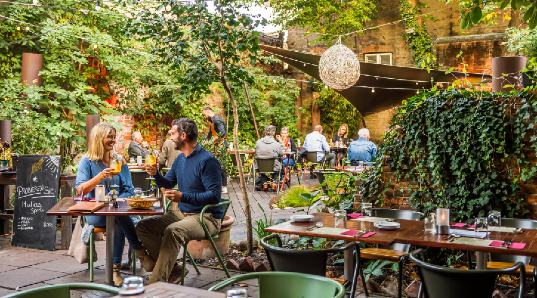 Restaurang Miera i Lübeck är bara ett exempel på Lübecks trevliga innergårdar