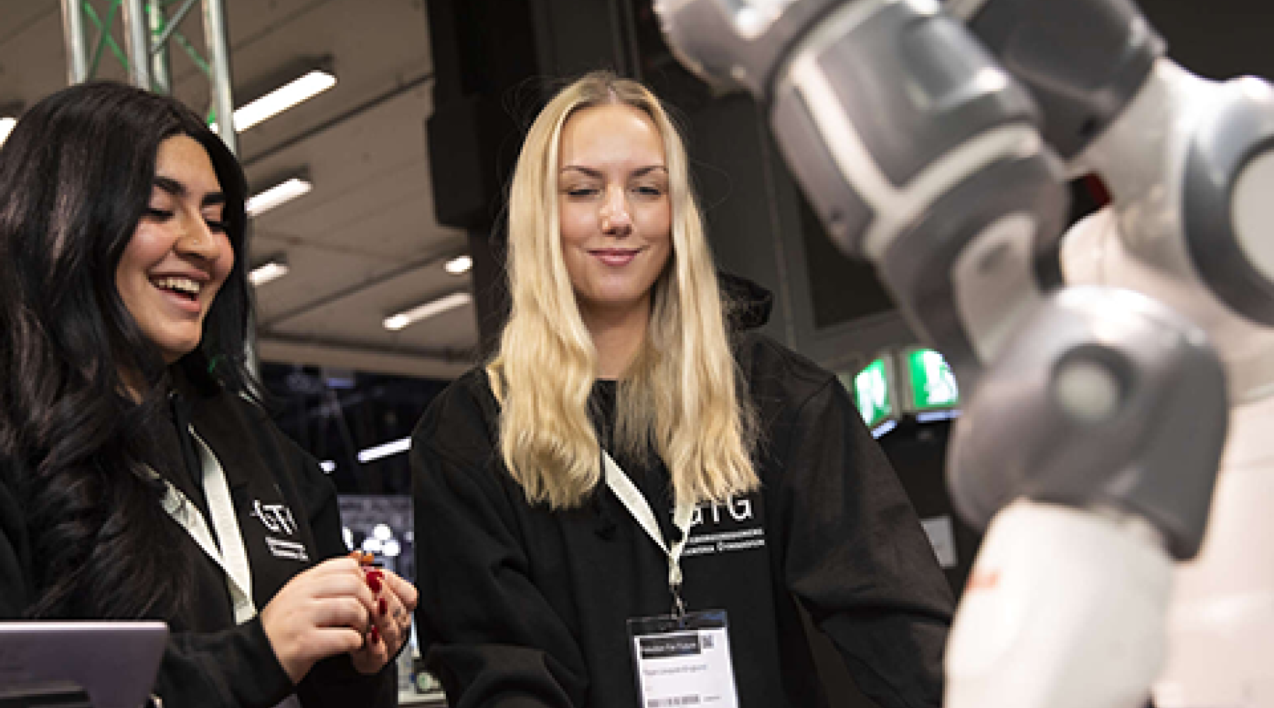 Personer på underhållsmässan