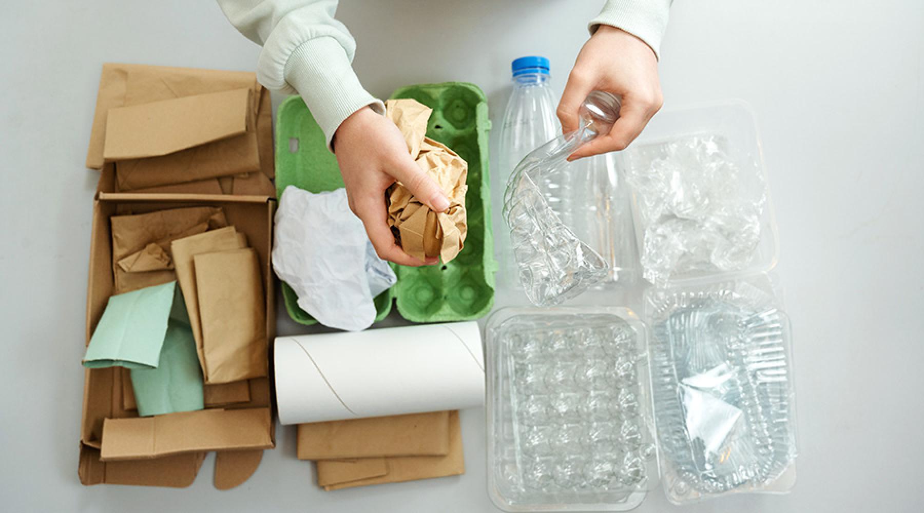 Bild på återvunna plastartiklar