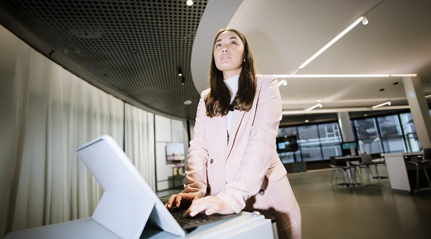 Software Developer skapar kod